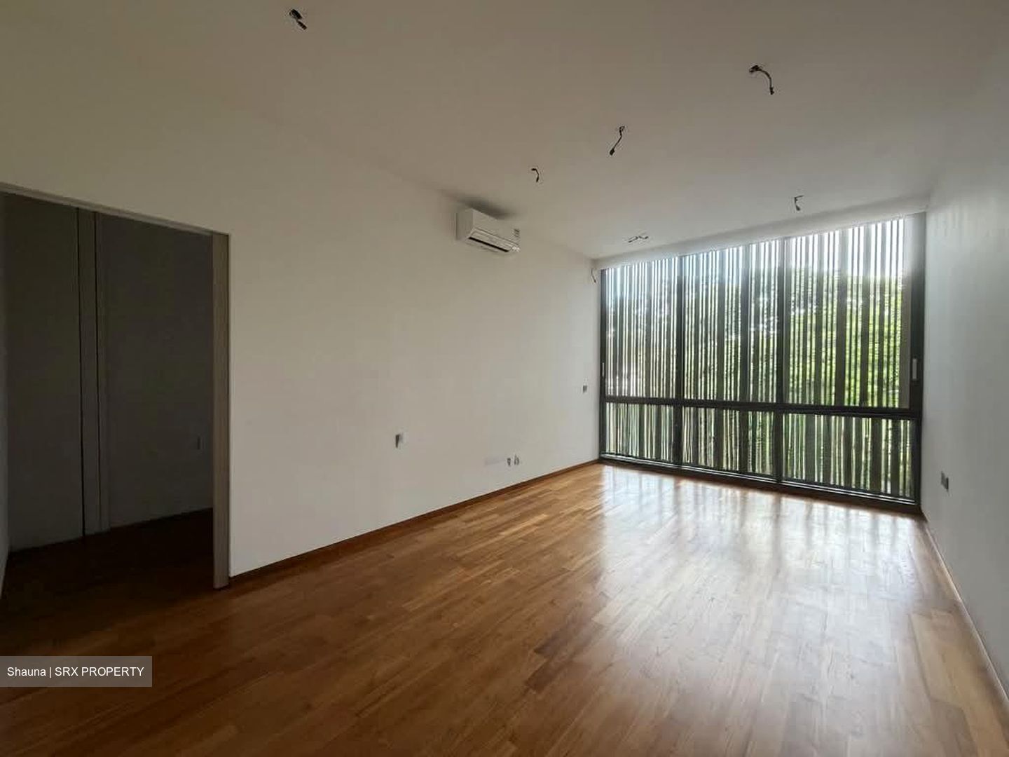Simon Lane (D19), Terrace #536574161